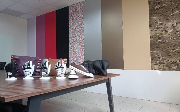 Profesionální výrobce zpracování a montáže PU kůže, váš nejlepší dodavatel PU kůže